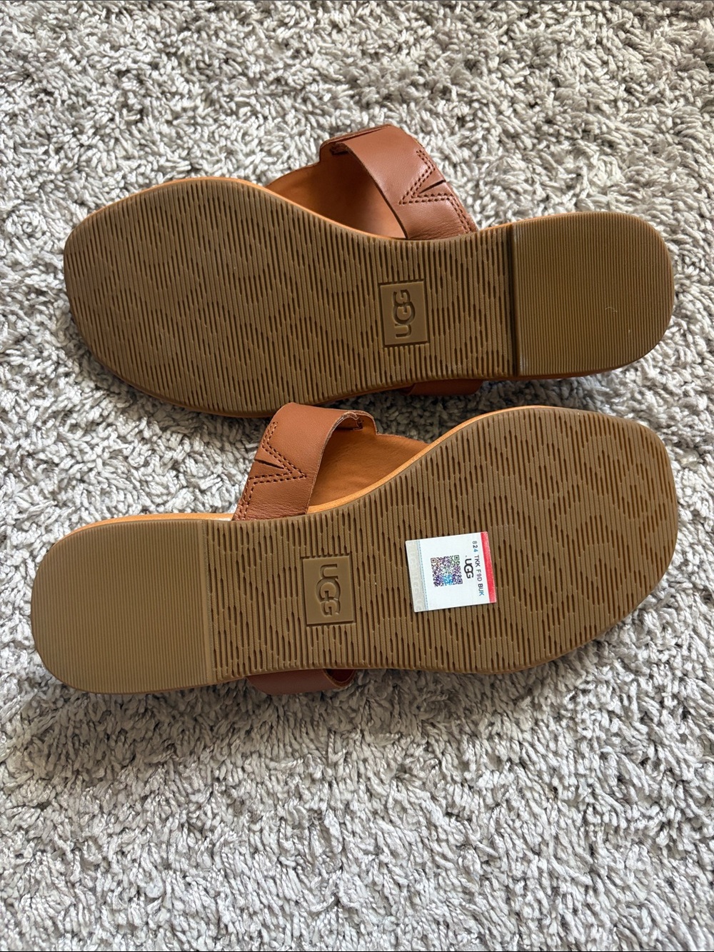 UGG Women's Gaila Tan Leather Thong Sandals - Picture 3 of 5